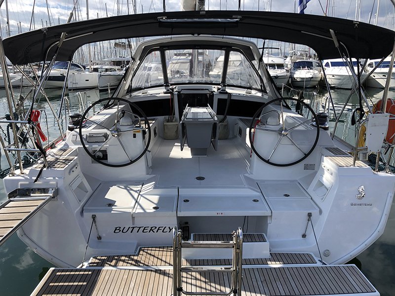 Butterfly (A/C - Generator - 12 pax)