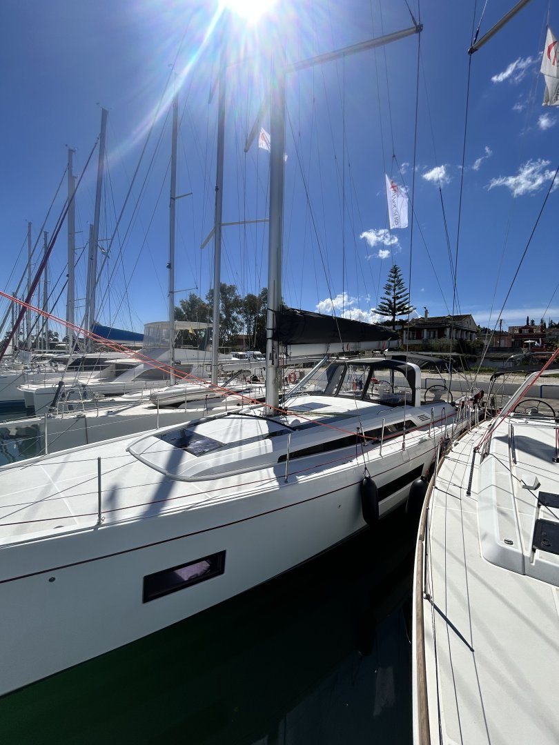 Barracuda (Refit 2026 - A/C - Generator - Electric Heads - 12 Pax)