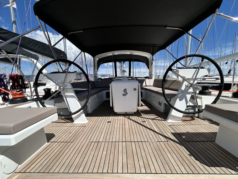 Barracuda (Refit 2026 - A/C - Generator - Electric Heads - 12 Pax) — photo 4